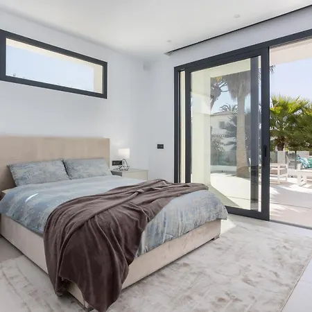 Villa Calima - 5 Bedrooms With Private Pool - 100m From The Beach *
