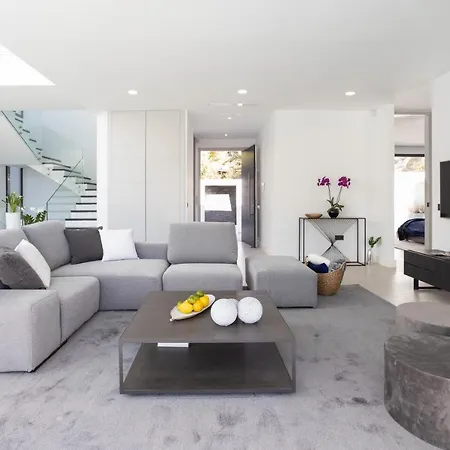Villa Calima - 5 Bedrooms With Private Pool - 100m From The Beach *